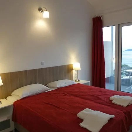 Rene Hotel 2*