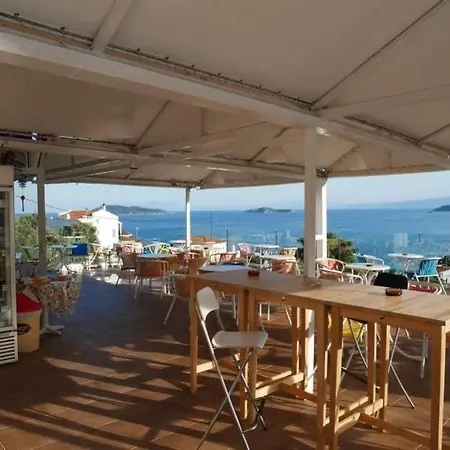 Rene Hotel